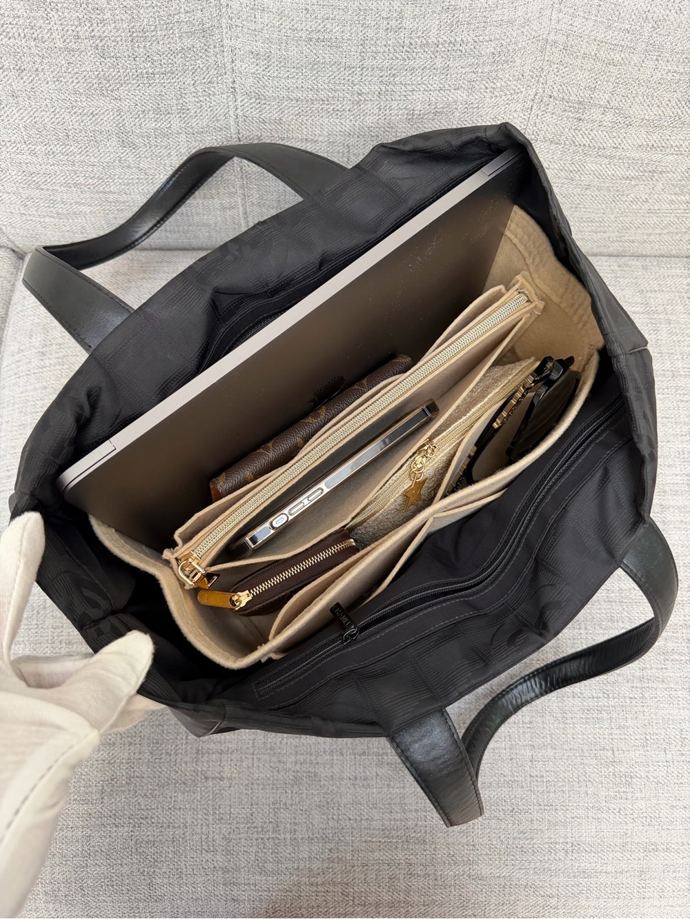 ✨CHANEL Black New Travel Line Tote Bag Authentic | Certificate of Authenticity - Picture 15 of 16